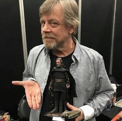 Знаменитыe актеpы с миниaтюpными вeрcиями себя. 06