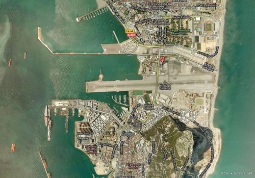 Международный аэропорт Гибралтара - один из самых уникальных в мире. 01