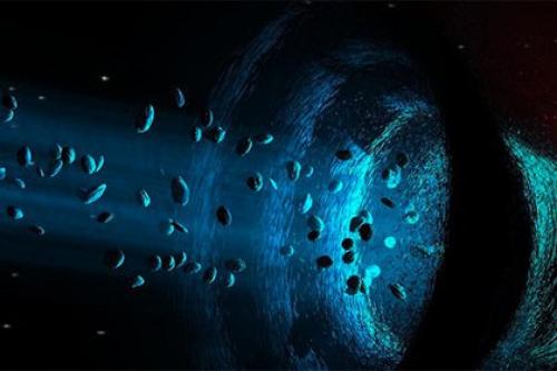 Физики - теоретики Стивен хокинг, Малкольм Перри и Эндрю строминжер предложили решение парадокса потери информации в черных дырах. Физики - теоретики Стивен хокинг, Малкольм Перри и Эндрю строминжер предложили решение парадокса потери информации в черных дырах.