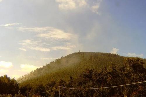 На склоне итальянского вулкана найдены загадочные следы. 02