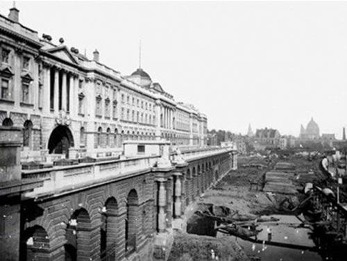 Почему река высохла Темза? 01