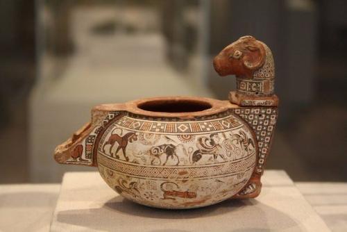 Архаичная восточно - греческая терракотовая ваза, 525-500 года до н. э.