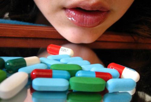 Лечение антибиотиками в детстве может привести к астме и ожирению.