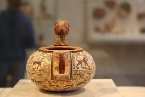 Архаичная восточно - греческая терракотовая ваза, 525-500 года до н. э. 01