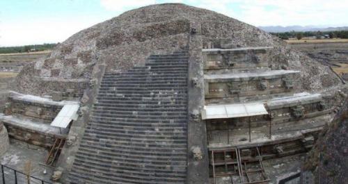 В древней пирамиде найдена ртуть. 
