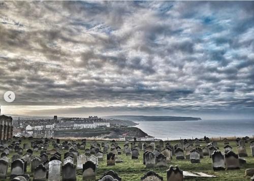 Аббатство уитби - одно из самых страшных мест в Великобритании. 01