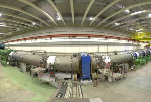 На баке подтвердили слабый сигнал распада неизвестной частицы.