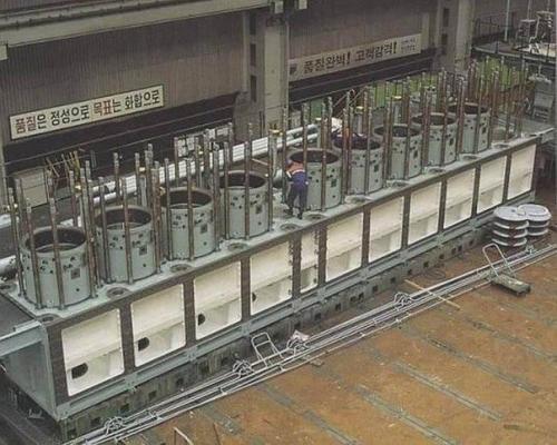 Самый большой в мире двигатель внутреннего сгорания для самых больших в мире кораблей - танкеров и контейнеровозов. 01 Самый большой в мире двигатель внутреннего сгорания для самых больших в мире кораблей - танкеров и контейнеровозов. 01