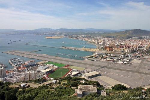 Международный аэропорт Гибралтара - один из самых уникальных в мире. 03