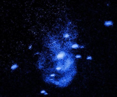 Черная дыра выбрасывает вещество обратно в галактику NGC 5195 - ученые. Черная дыра выбрасывает вещество обратно в галактику NGC 5195 - ученые.