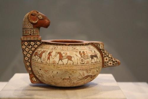 Архаичная восточно - греческая терракотовая ваза, 525-500 года до н. э. 03