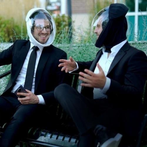 В продаже появилась новая альтернатива защитных масок. 02