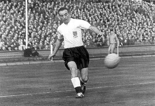 Стенли мэтьюз несколько раз признавался лучшим футболистом Англии и один раз - лучшим футболистом Европы.