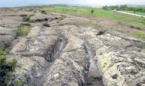 Археологи: миллионы лет назад разумные существа ездили по земле на гигантских машинах. 01 Археологи: миллионы лет назад разумные существа ездили по земле на гигантских машинах. 01