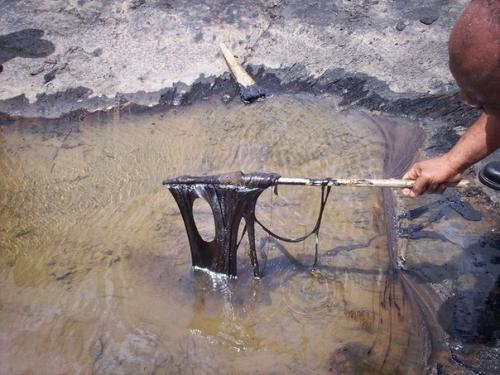 Природный феномен: асфальтовое озеро пич - лейк в Тринидаде. 02