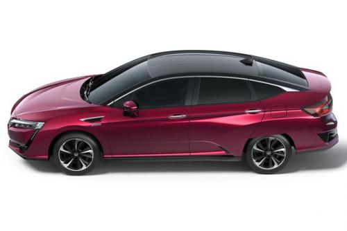 Водородный Седан Honda Clarity Fuel Cell в Токио представлен.
