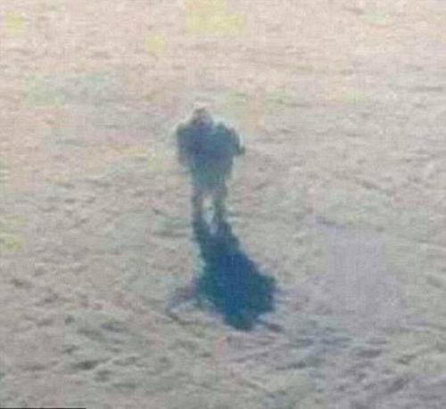 Загадочная фигура, шагающая по облакам. 02