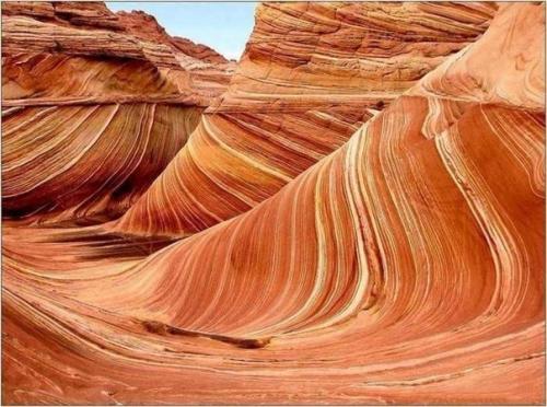 Каменные волны. Красочный песчаник, застывший во времени, многие годы привлекает огромное количество туристов и фотографов со всего мира. 02