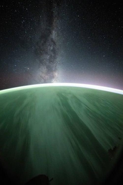 Очередная порция космической красоты от астронавта дона петтита.  