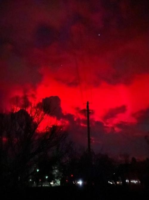 Жители россии наблюдали редкое полярное сияние. 02