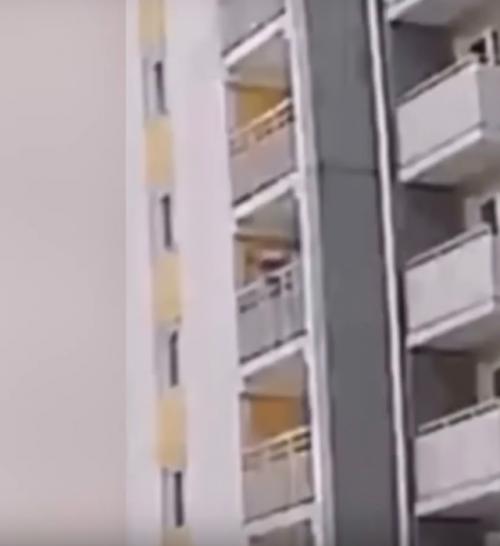 В Ангарске мама оставила шестилетнего сына дома одного, а сама вышла магазин за хлебом.  