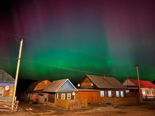 Жители россии наблюдали редкое полярное сияние. 03