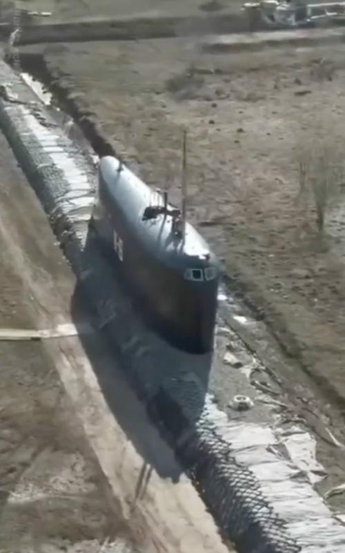 Легендарная атомная подлодка к - 19 стоит на даче в Подмосковье.
