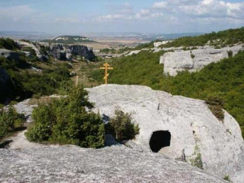 В КРЫМУ туристы свидетелями необъяснимого свечения креста стали. 01