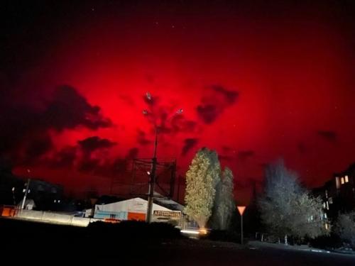 Жители россии наблюдали редкое полярное сияние. 01