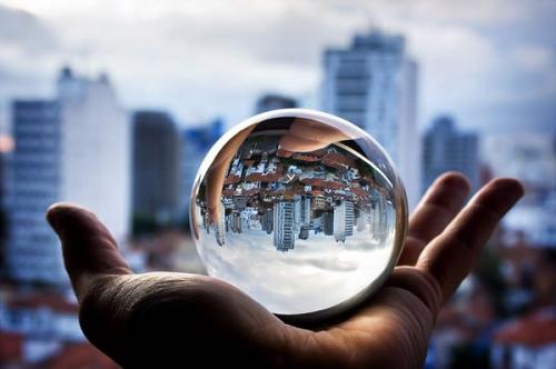 Хрустальный шар - окно в будущее.