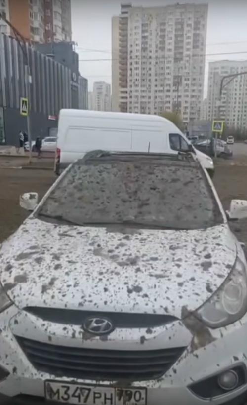 В Подмосковье рабочие сносили горнолыжный комплекс и обрушили его на парковку: около 100 авто получили повреждения. 01