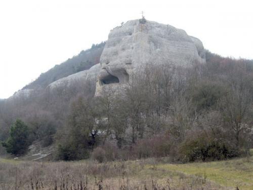В КРЫМУ туристы свидетелями необъяснимого свечения креста стали. 
