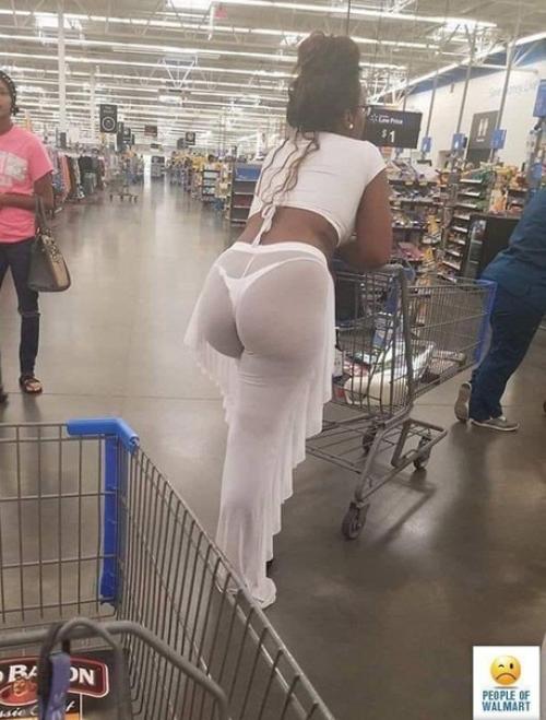 В России есть сообщества, посвященные беспощадной моде в метро. 02