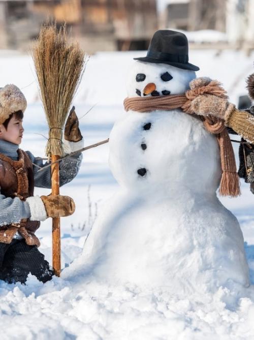 История снеговика. Исследователи полагают, что когда-то снежные фигуры олицетворяли языческих божеств. 04