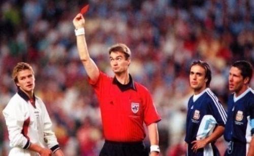 Самый справедливый судья - английский футбольный арбитр Мелвин Сильвестр.  