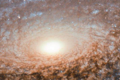 В центре спиральной галактики NGC 3521. 01 В центре спиральной галактики NGC 3521. 01