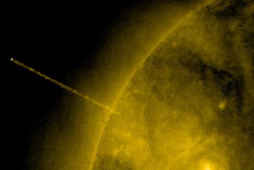 На фотографии солнца найден очередной странный Заправщик. 01 На фотографии солнца найден очередной странный Заправщик. 01