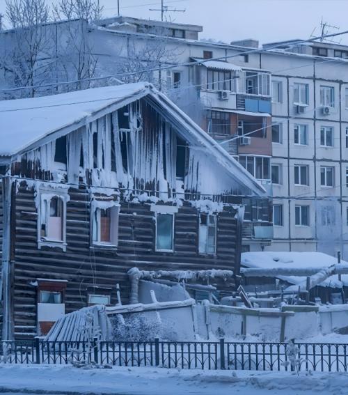 По данным гидрометцентра России, в Якутии зафиксировали температурный рекорд планетарного масштаба. 02
