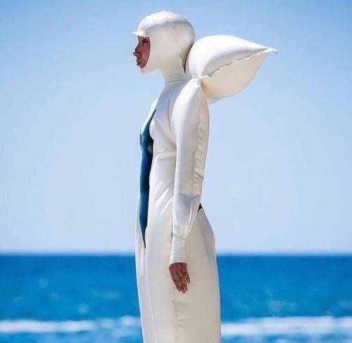 Специальный костюм для людей с аллергией на солнце. 01