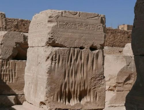 Оплавленные вмятины на древних храмах Египта, появление которых так никто и не объяснил. 04