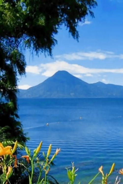 Название озера атитлан переводится с языка Майя как Место, где Радуга Обретает Цвета. 01