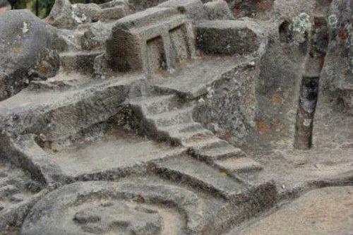 Каменные монолиты комплекса сайвите. 01