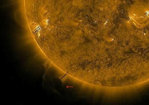 На фотографии солнца найден очередной странный Заправщик. 02 На фотографии солнца найден очередной странный Заправщик. 02