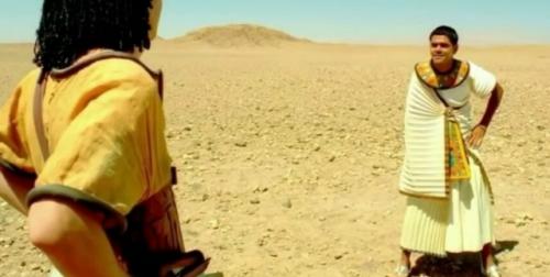 Французский актёр получил увечье в 14 лет. 01