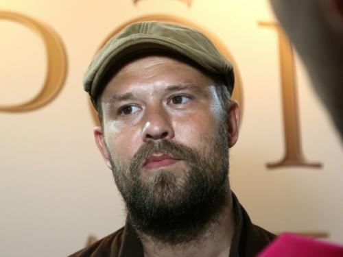 Кирилл Плетнев, известный по роли в сериале Диверсант, столкнулся с критикой своего внешнего вида после выхода новых серий. 02