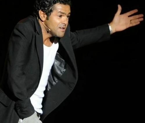 Французский актёр получил увечье в 14 лет. 02