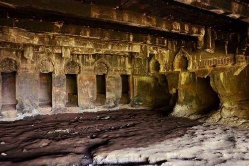 Пещеры Аджанты. Как говорят учёные, молоток и зубило. 06