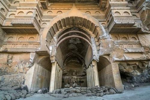 Пещеры Аджанты. Как говорят учёные, молоток и зубило. 09