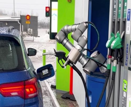 В Дании появились заправочные роборуки. 02