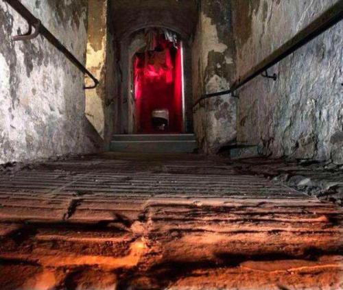 В городе йиглав, что в чешской южной моравии, есть катакомбы, которые хорошо известны в мире всем любителям Аномальщины и мистики.